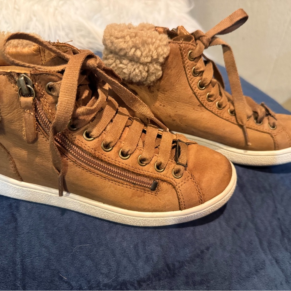UGG Brown Leather Sneakers with Shearling - Picture 2 of 8